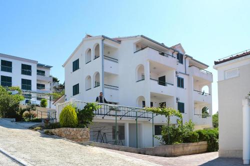  Apartments in der Villa Marin Omis-Stanici - CDM05001-SYA, Pension in Čelina