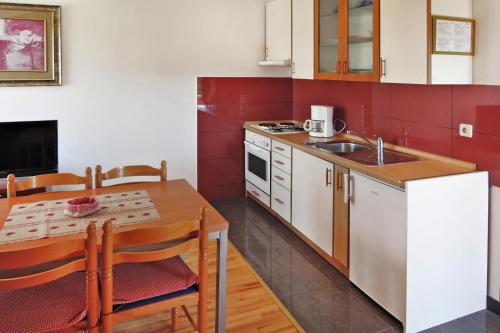  Apartments im Haus Mario Pirovac - CDN04075-CYB in Pirovac
