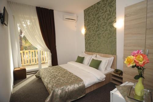 Hotel Pinguin – Eforie Nord, CA