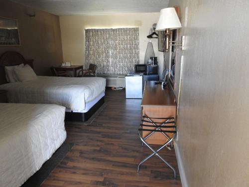 Relax Inn - image 4