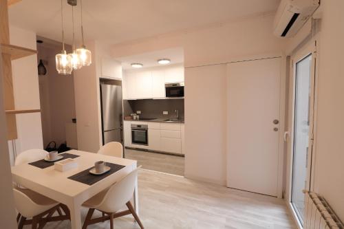 B&B Girona - Cool Apartment - Parc Migdia - Center Girona - Bed and Breakfast Girona