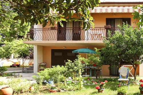  Apartments im Haus MAGINJA Petrcane - CDN021022-CYC, Pension in Petrčane