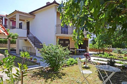  Apartments im Haus MAGINJA Petrcane - CDN021022-CYD in Petrčane