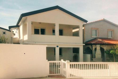  Apartments im Haus ANITA Vir - CDN021017-DYC, Unterkunft in Vir