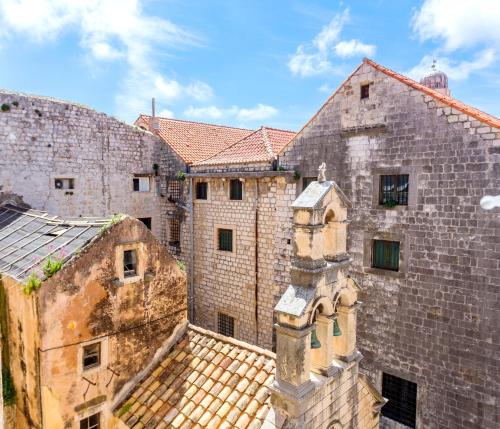 Summer Dream Old City Apartment 4