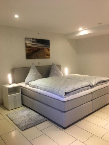 Ferienwohnung Helmut Beisiegel 1.7km von Weinsheimer Straße entfernt