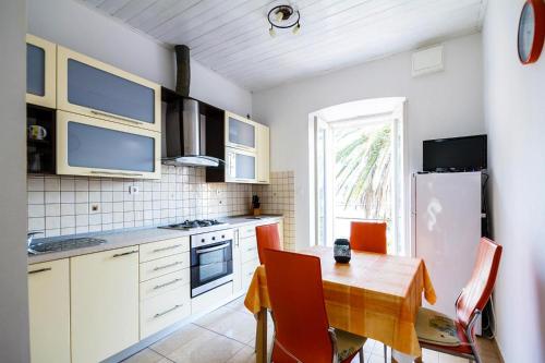  Apartments Zwei Palmen Lumbarda - CIN101008-DYA in 20263 Lumbarda
