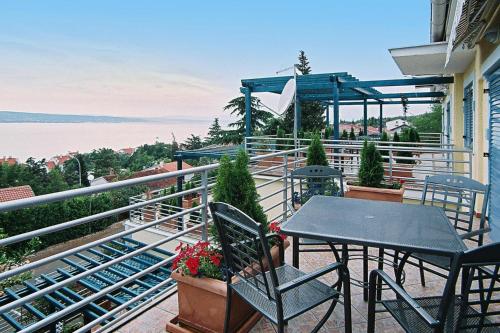  Apartments Villa Anna Selce - CKV05044-DYD, Unterkunft in Selce