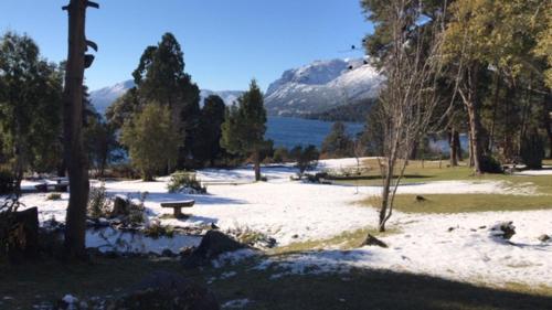 Casa Del Lago Stop at Casa Del Lago to discover the wonders of San Carlos de Bariloche. Featuring a satisfying list of amenities, guests will find their stay at the property a comfortable one. Service-minded staff 