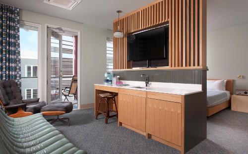 East Austin Hotel - image 5