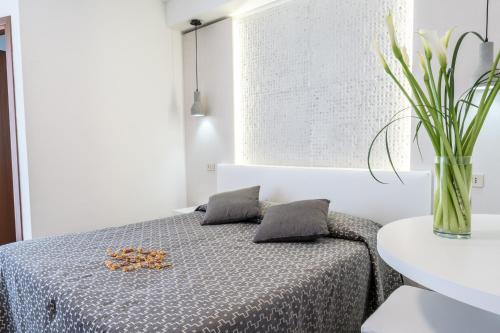 Deluxe Double or Twin Room with Sea View image 10