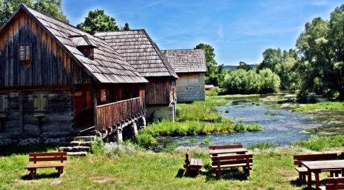 Guest House Gacka Rogić