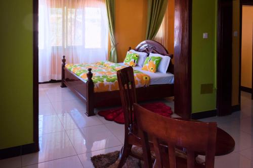 Standard Double Room image 9