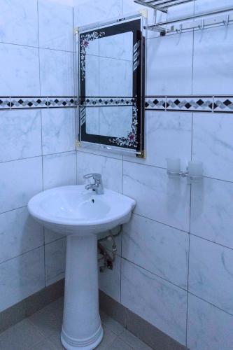 Standard Suite image 9