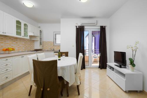  Apartment Dadić in Podstrana