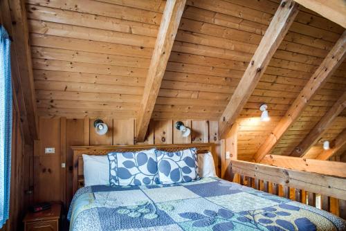 1 king bed, 1 sofa bed