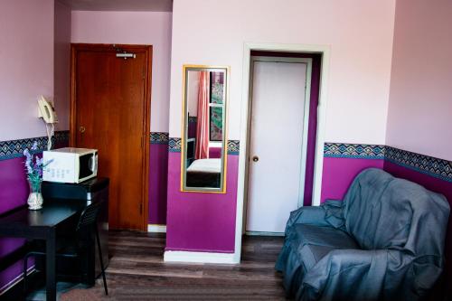 Queen Room image 4