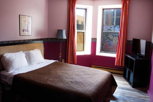 Queen Room image 3