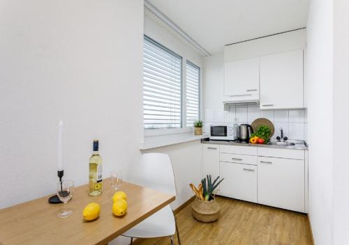 Kitchen, Swiss Star Tower in Zürich