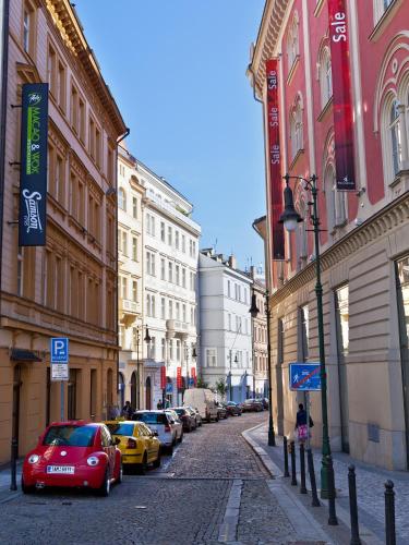 Lovely Prague Apartments - Truhlářská - image 5
