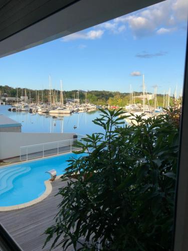 superbe villa au bord de la mer, piscine, ponton prive