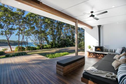 Pebbly Beach Escape in อัลลาดัลลา