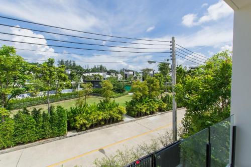 %name 4 bdr villa with cinema in Laguna  800 m to beach ภูเก็ต