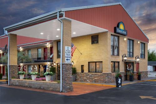 Days Inn by Wyndham Lake City in Lake City, USA