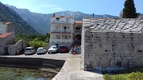  Apartments Marcelina, Pension in Trpanj