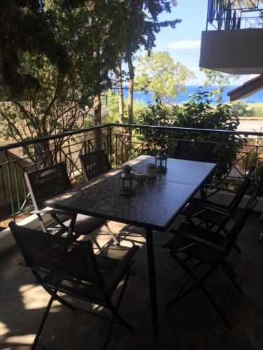  Perfect Seaview Apartment in Saronida, Ferienwohnung in Saronida