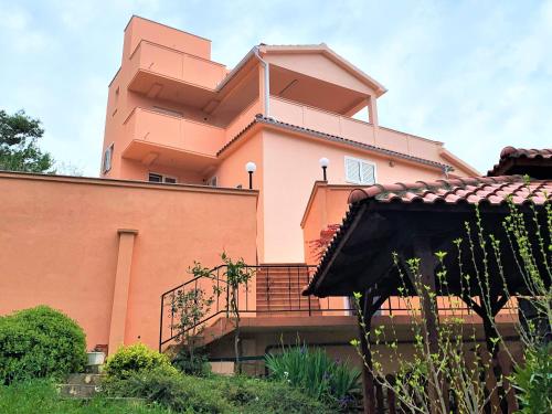  Apartment and Rooms Milak in Rab