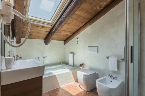 Ca' Del Monastero 9 Collection Spacious Apartment up to 5 Guests - image 2
