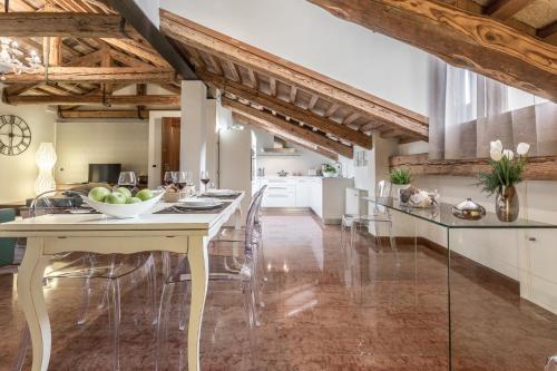 Ca' del Monastero 7 Collection Bright Apartment with Terrace - image 14