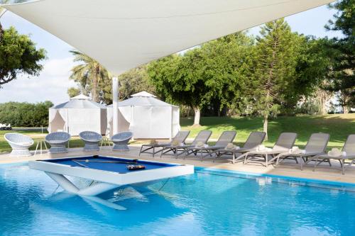 游泳池, 丹凱撒利亞高爾夫酒店 (Dan Caesarea Golf Hotel) in 凱撒利亞