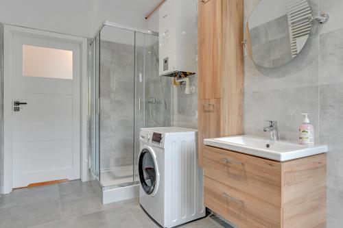 Seaside Boulevard - Top Location Apartment - image 6