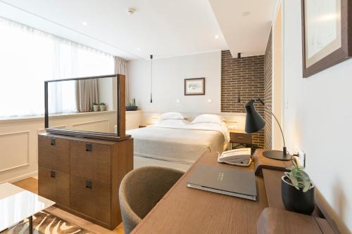 Envoy Hotel - image 4
