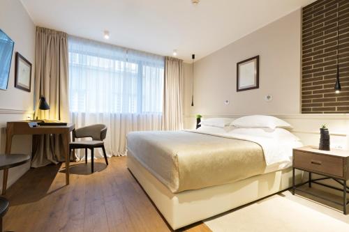 Envoy Hotel - image 6