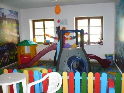 兒童俱樂部, 基拉塔威利達酒店 (Apartman Zlata Vyhlidka) in 揚斯凱拉茲涅