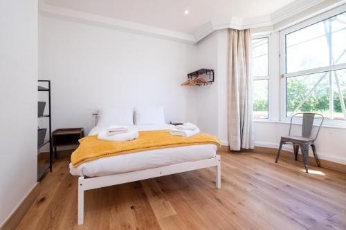 Birch – Three Tuns Apartments - main image