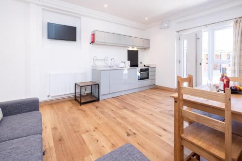 Birch – Three Tuns Apartments - image 5