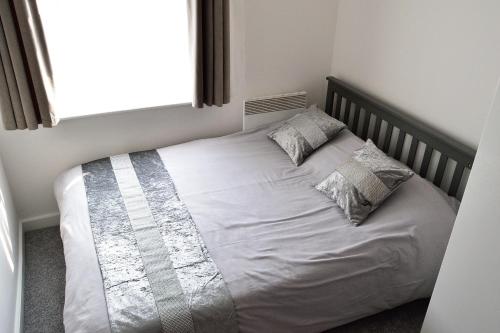 Heathrow Airport,2 Bed Serviced Apartment ,Free Parking+Gym