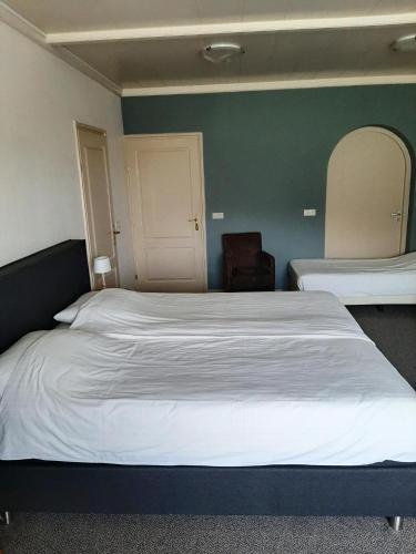 Quad room