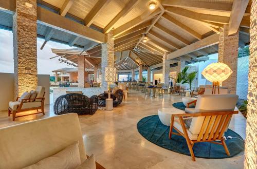 ردهة, Royalton Antigua, An Autograph Collection All-Inclusive Resort in Five Islands