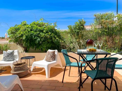 Casa Silwa - Chic 2BR Townhouse, Ocean Views, 5min to Beach & Pool