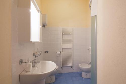Double or Twin Room with Extra Bed image 4