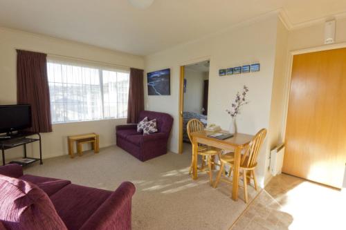 One-Bedroom Apartment with Balcony