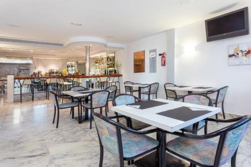 Hostal Molins Park - image 9