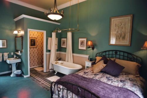 Pescadero Creek Inn - image 3