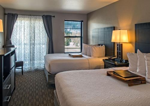 2 queen beds
