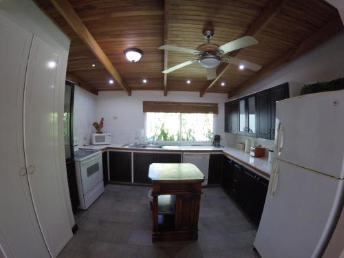 Kitchen, THE FALLS RESORT AT MANUEL ANTONIO - BED AND BREAKFAST in Quepos